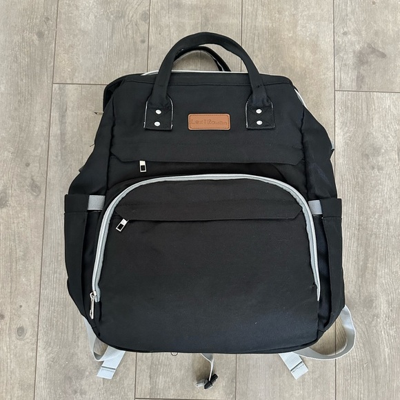 Lexi Roman Diaper Bag / Backpack / Bassinet - Picture 1 of 14